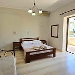 מלון דירות Liva 4*
