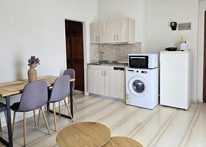 Liva Apartmanhotel Hriszí Aktí Haniá